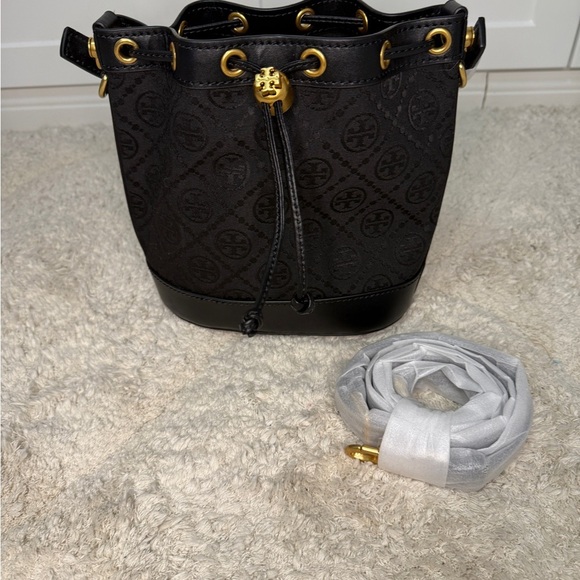 NWOT Tory Burch Black T Monogram Jacquard Bucket Bag - Picture 1 of 10